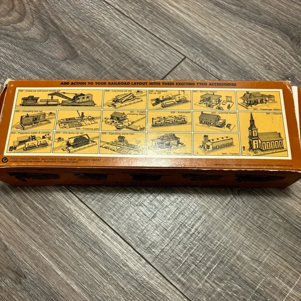 TYCO A.T & S.F. 50' Plug Door The Route of El Capitan Box Car WITH BOX HO Scale